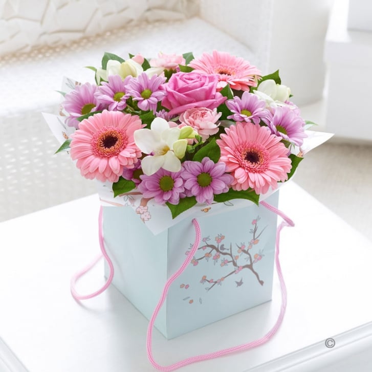mothers-day-gift-bag-of-flowers-free-chocolates-p94-415-medium.jpg