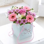 mothers-day-gift-bag-of-flowers-free-chocolates-p94-415-medium